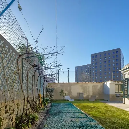 بيت للعطل 2 Bdr Guadiana House Garden Metro Station 2min *