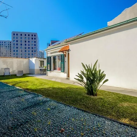 بيت للعطل 2 Bdr Guadiana House Garden Metro Station 2min *