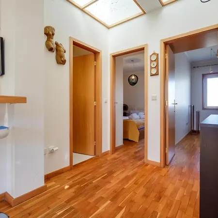 2 Bdr Guadiana House Garden Metro Station 2min Ferienhaus