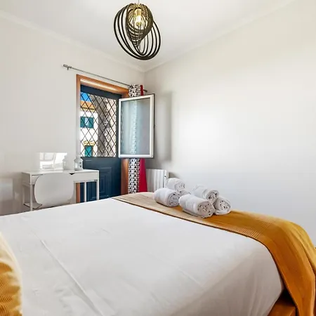 Casa vacanze 2 Bdr Guadiana House Garden Metro Station 2min Oporto