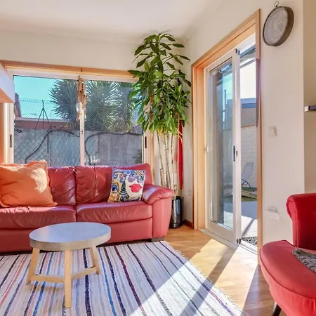 2 Bdr Guadiana House Garden Metro Station 2min Ferienhaus