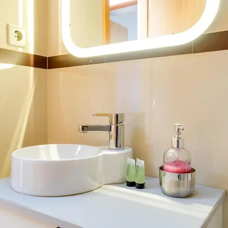 2 Bdr Guadiana House Garden Metro Station 2min * Porto