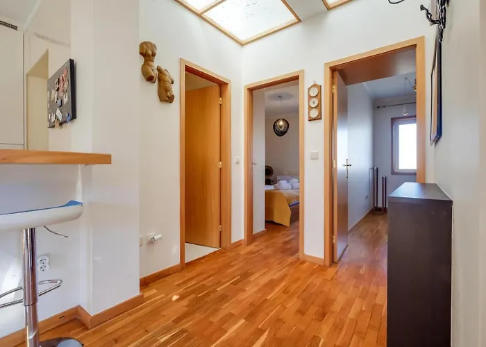 2 Bdr Guadiana House Garden Metro Station 2min Ferienhaus