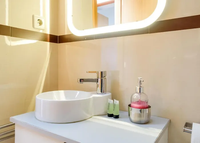 2 Bdr Guadiana House Garden Metro Station 2min * Porto